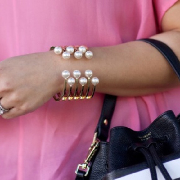 T&J Designs Jewelry - 🌈HOST PICK🌈Gold Cluster Pearl Bracelet